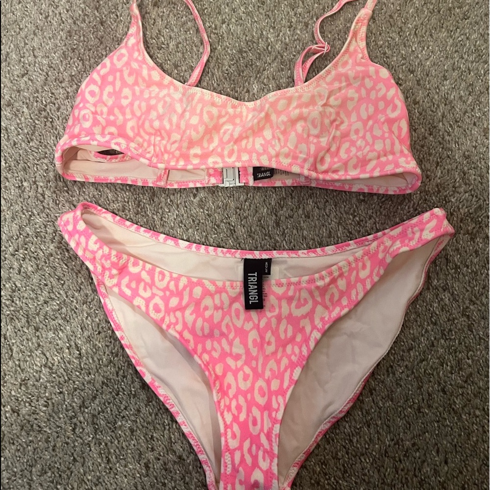 Triangl Swimsuit Pink